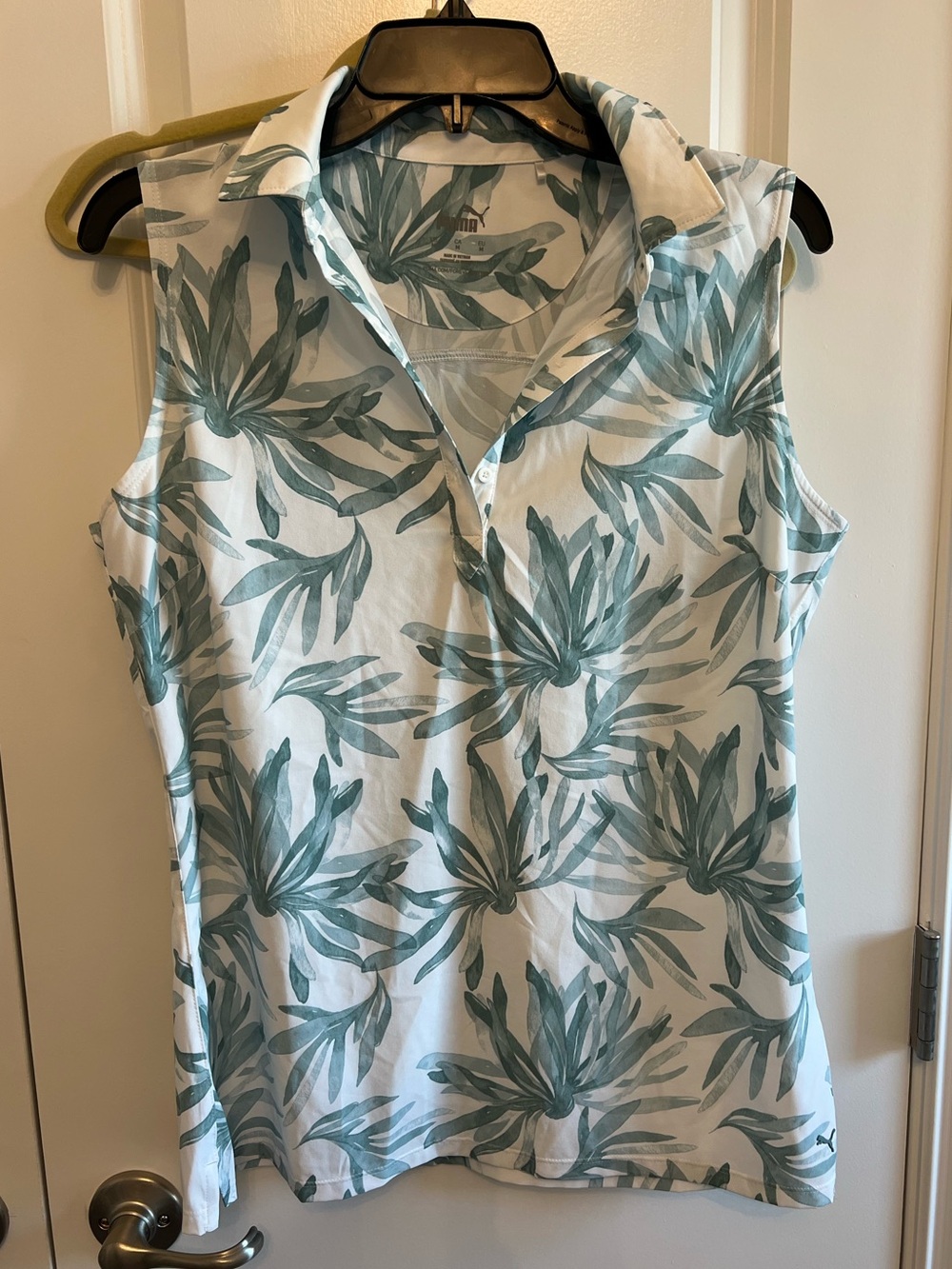 Women’s Puma golf tank palm print Sz M